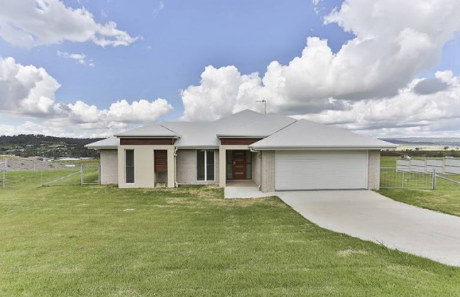 Modern & Spacious Home on 1 Acre close to town!
