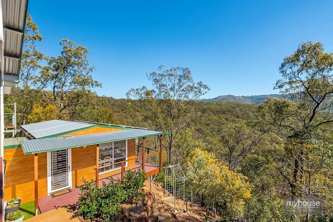 Dual Living ~ Large Shed ~ Stunning Views!