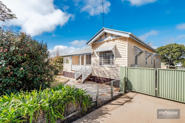 Inner City Character Home on Large 1012m2 Block!