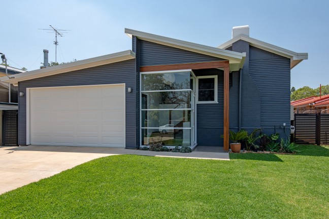 Contemporary Family Home plus 3 Bay Shed