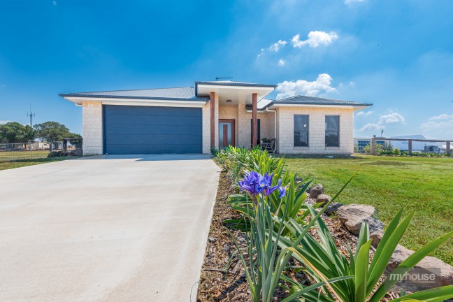 Modern Lifestyle Home Boasting Plenty of Space & Views!!