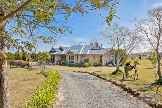 Beautiful Family Home on 7 acres in Sought after Ramsay