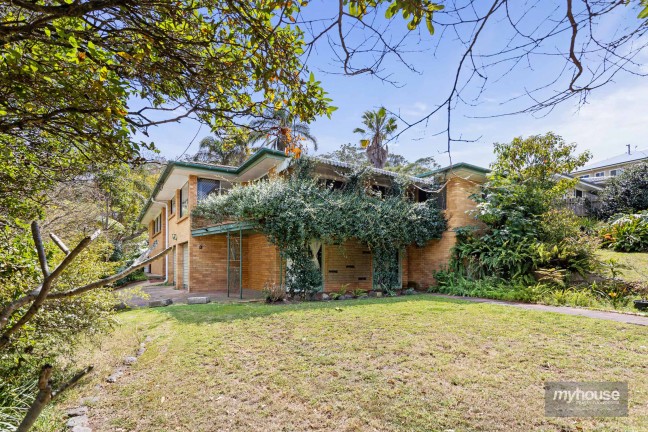 Ideal Renovator in Exclusive Range-side Location