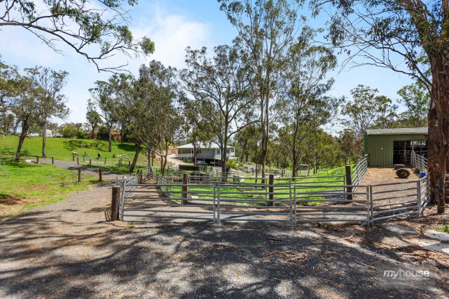Dual Living Acreage Property Minutes to CBD!!