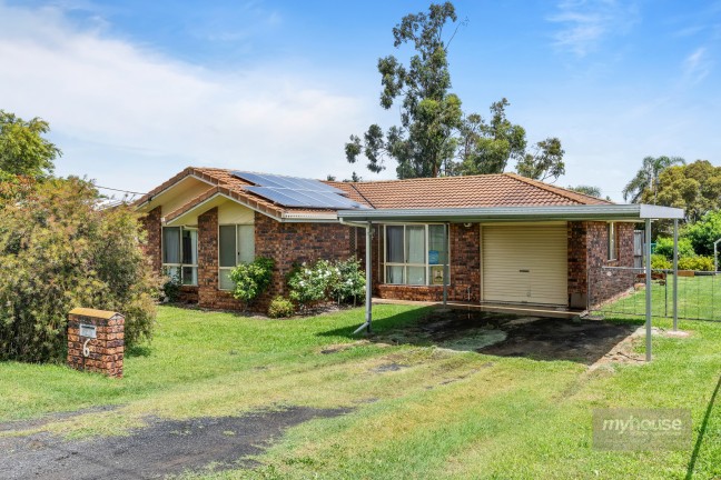 Updated Brick Home in Quiet Street on 1,012m2!!