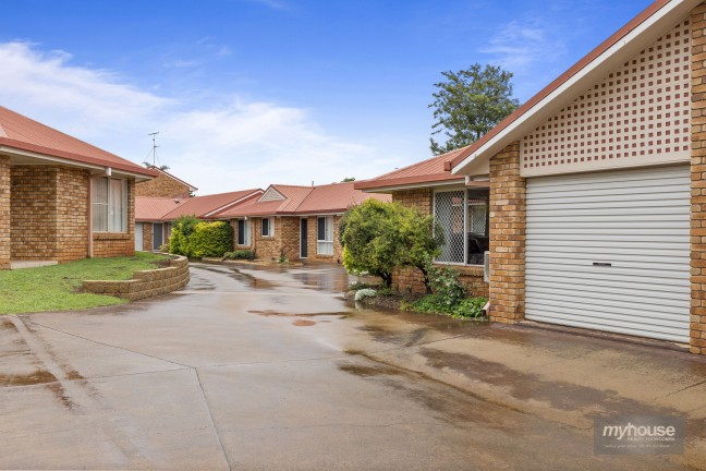 Stunning & Spacious Unit in Well Maintained Complex