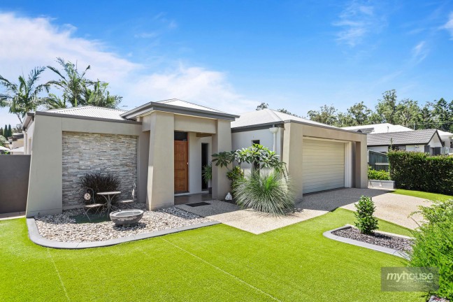 Entertainers Delight in Highly Desirable Rangeville Location!!