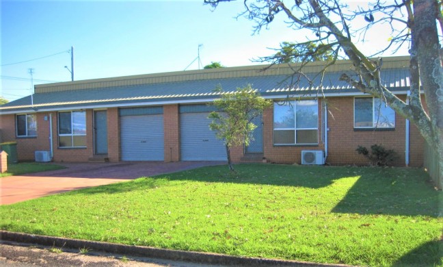Investor Alert ~ Duplex $$$ ~ Convenience PLUS+++ Location!