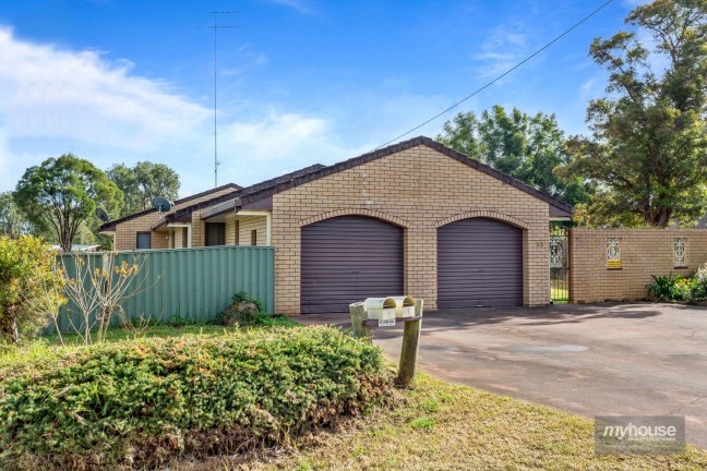 Investor Alert - East Side Duplex - 893m2 - Backing onto Parkland!