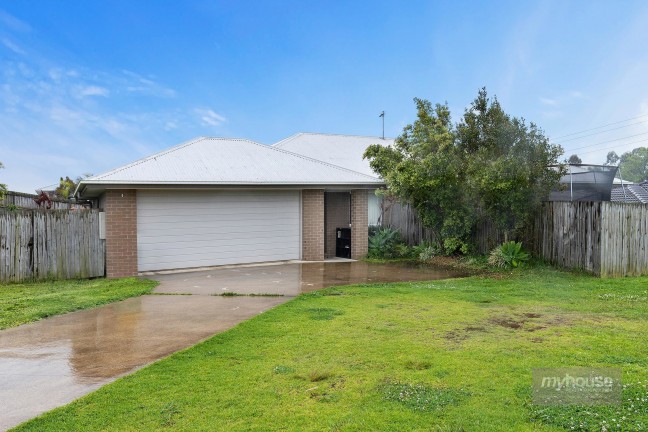 Modern Family Home with Outlook Over Parkland!