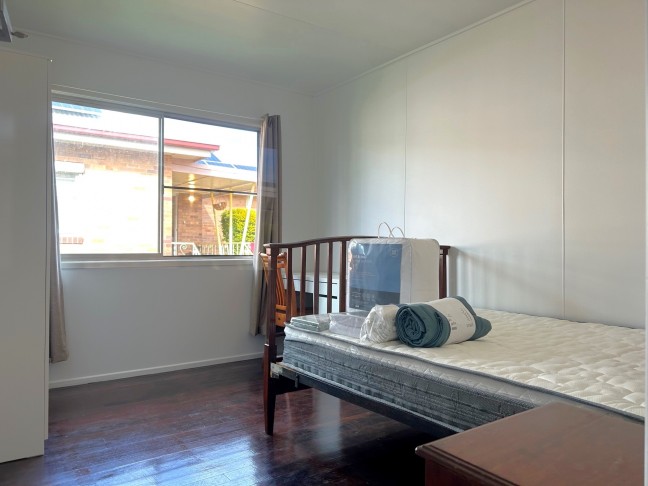 Furnished Room in Convenient Newtown Location