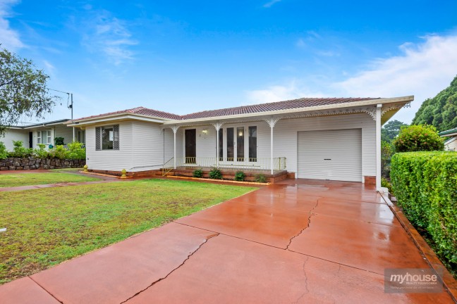 Immaculate Family Home in Sought After Location + Shed!!