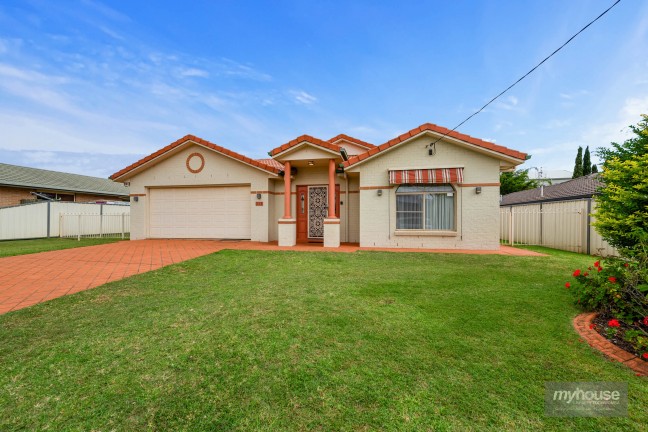 Spacious, Well-Kept Family Home with Three Living Areas