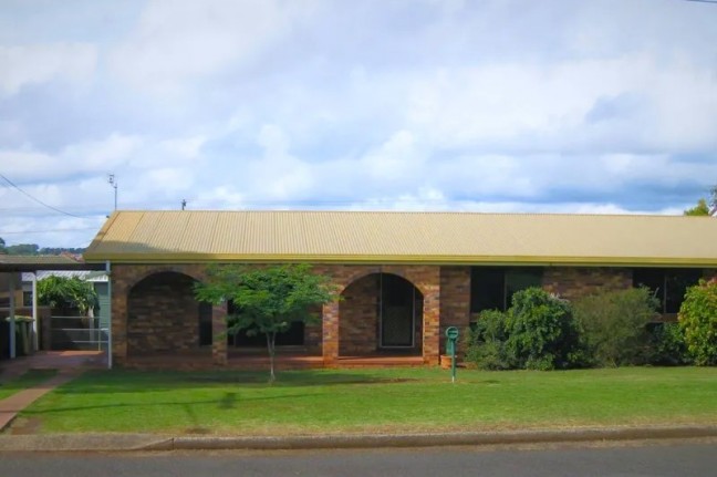 Neat and Tidy Brick Home PLUS Shed!