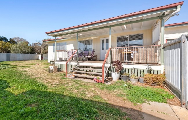 Very private 3 bedroom home in Peaceful Cambooya