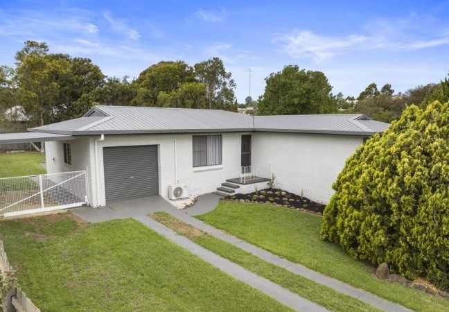 Updated Brick Home - Walk to Shops & Parkland!!