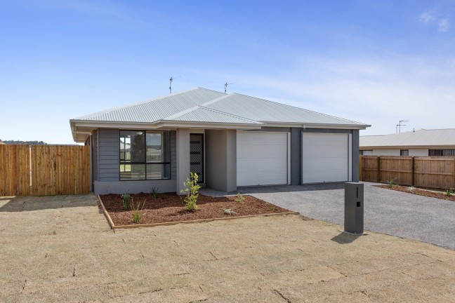 Modern, Set and Forget Duplex Opportunity!!