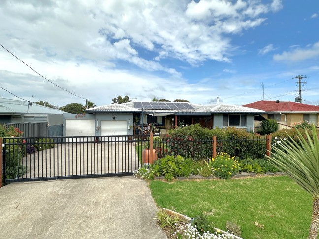 Entertainer's Dream PLUS SHEDS on Over Half an Acre!