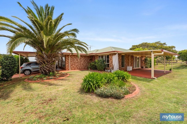 Spacious Home in Sought After Cranley!!