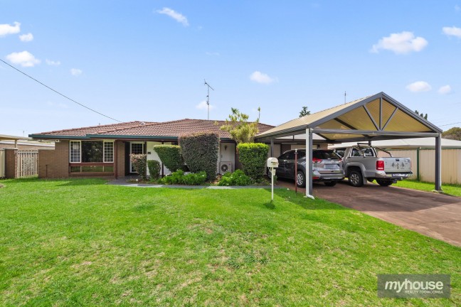 Large Family Home with Multiple Living Areas!