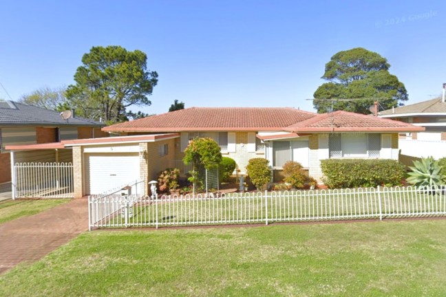 Renovators Delight in Quiet Court!!