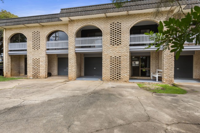 Brilliant 3 Bedroom Townhouse backing onto the Golf Course!!