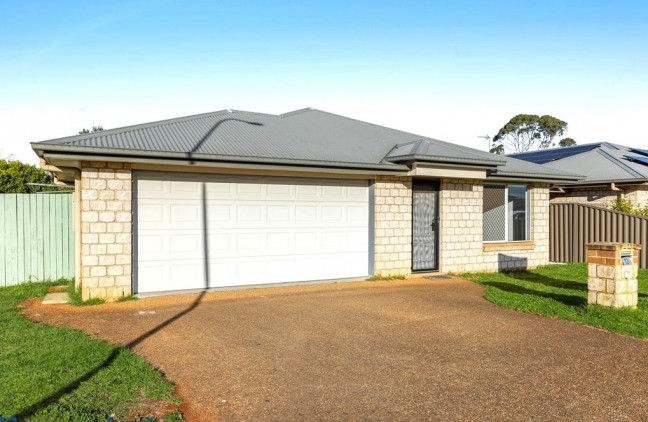 Nest or Invest ~ Close to USQ!