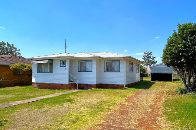 Unlock the Potential - Classic 1960s Gem in Prime Harristown Location!!