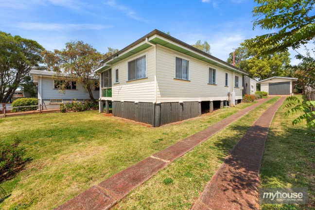 Solid Timber Home Full of Charm & Space on Large 966m2 Allotment!