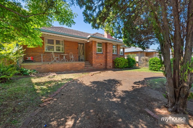 Charming 1950s Character Brick Home on 873m² - Endless Potential in a Highly Sought after Suburb