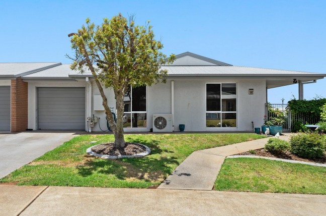 Spacious Villa in Sought-After Palm Lake Resort