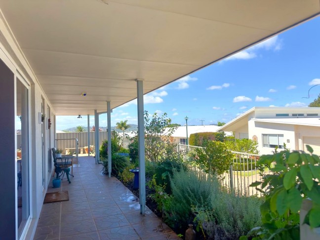 Spacious Villa in Sought-After Palm Lake Resort