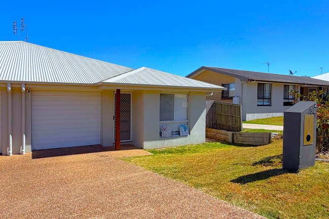 Modern Duplex Unit with Ultimate Convenience!