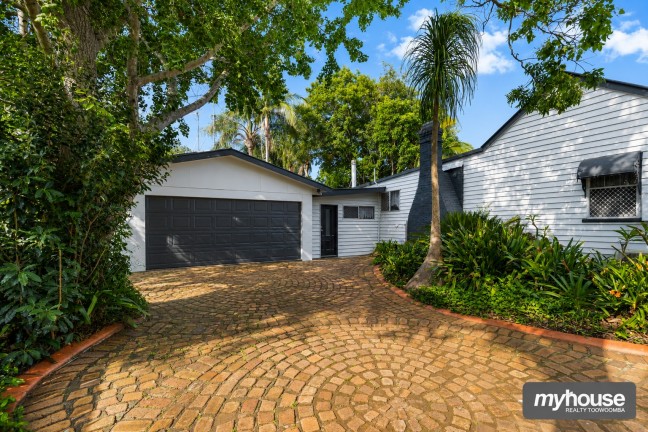 Dual Living Dream in Blue-Chip South Toowoomba with Resort-Style Pool & Sauna!