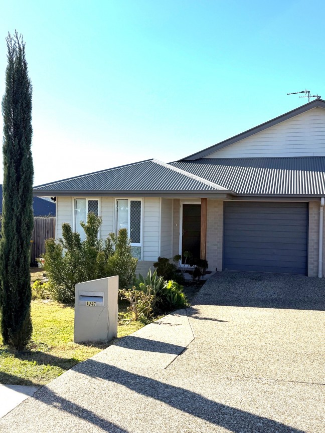 Spacious 3 bedroom Half Duplex in Westbrook