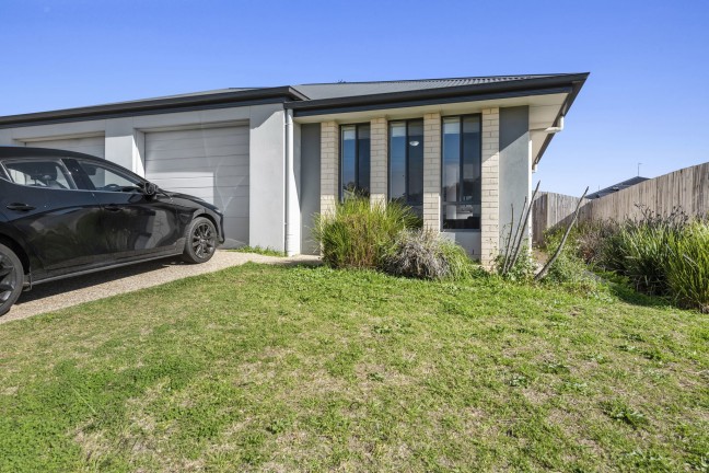 Modern, Low-Maintenance Living in One of Toowoomba's Fastest Growing Locations!