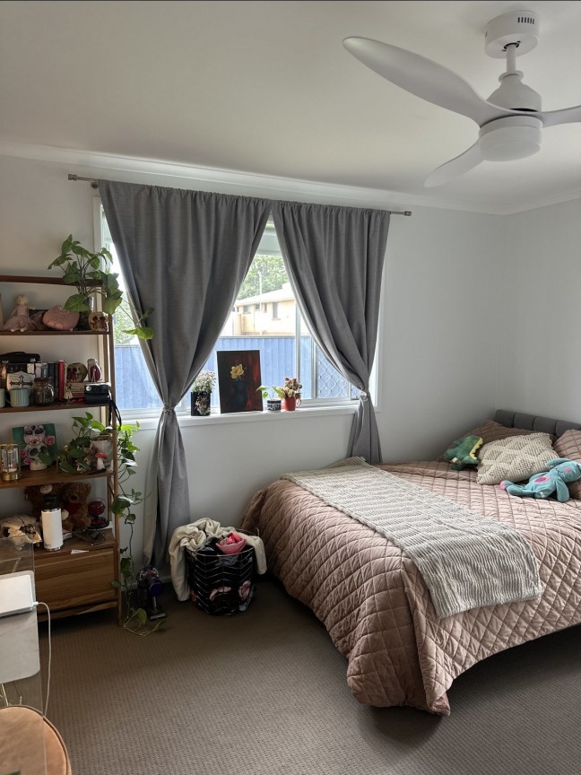 Spacious Furnished Room in Quiet Eastside Share House - Walk to Shops & Parkland