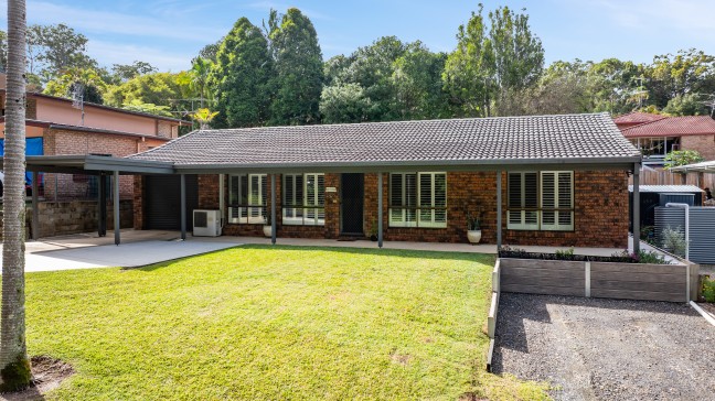 Quality Brick and Tile home, set in Tropical Gardens, just minutes to Beaches and River.