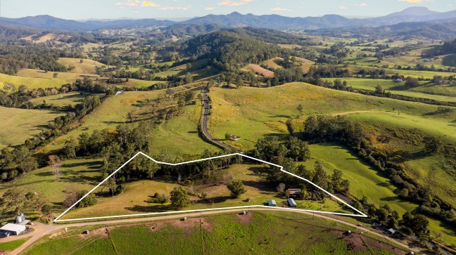 Split level home on 3.89ha of scenic farmland with creek frontage