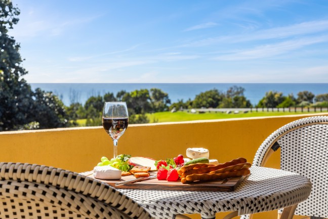 Stunning Ocean Views, stones throw from the beach!