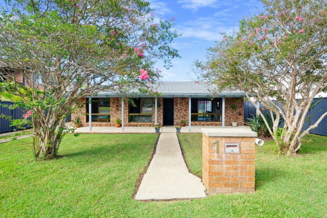 Scotts Head Bargain - Brick & Tile, an Easy 5 Minute Walk to the Beach, Shops & Clubs