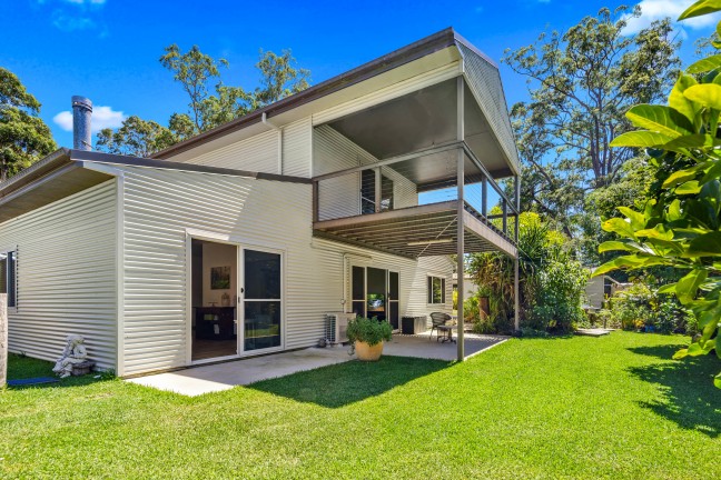 Unique Rural Residence with Stunning Mountain Views and Cooling Ocean Breezes