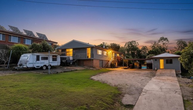 This diamond in the ruff offers loads of potential, set on a huge 1543 square meter with rear lane access