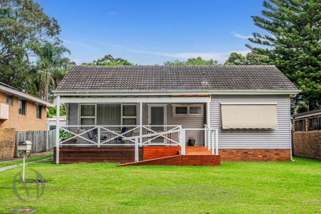 Three Bedroom House for Lease, Large Backyard with 2 Sheds. 
Perfect for spacious living!