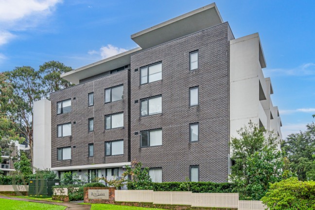 Stylish One-Bedroom Apartment with Parking & Storage in Prime Epping Location