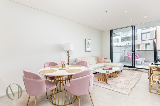 Oversized 1 Bedroom + Study Apartment At Top Ryde City