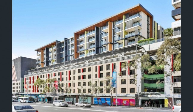 Oversized 1 Bedroom + Study Apartment At Top Ryde City