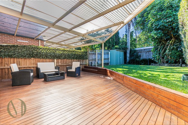 Family Comfort and Prime Convenience in Dundas Valley