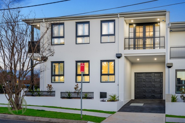 Contemporary Elegance | Double Brick, Concrete Slab & Enhanced Family Design