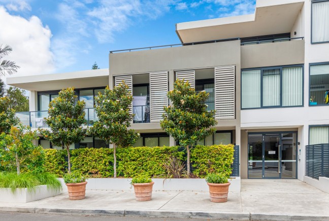Spacious & Luxurious 2 Bedroom + Study Apartment In The Heart Of North Ryde
